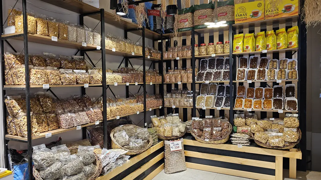 Cennet Bahçesi Kuruyemiş tezgâhı